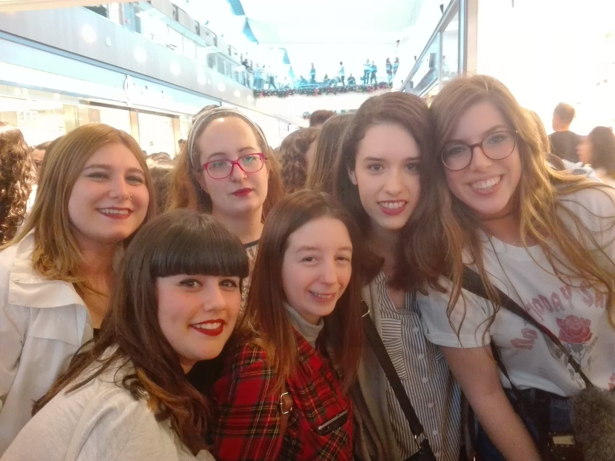 Julia_ny96's tweet photo. La mejor forma de pasar la tarde es con vosotros @alekspuertolas @MariaaPuertolas Gracias por cada sonria! https://t.co/4XHqUjNDXV