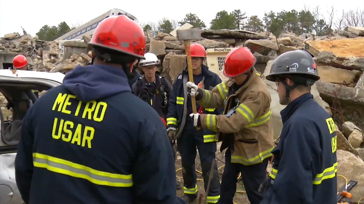 NJSpotlightNews's tweet photo. Drill Prepares Search and Rescue Teams for Disaster @HillNJTV reports @jointbasemdl @ReadyNJ @NJSP https://t.co/IacfysCbSN https://t.co/j5hGyYdNcP
