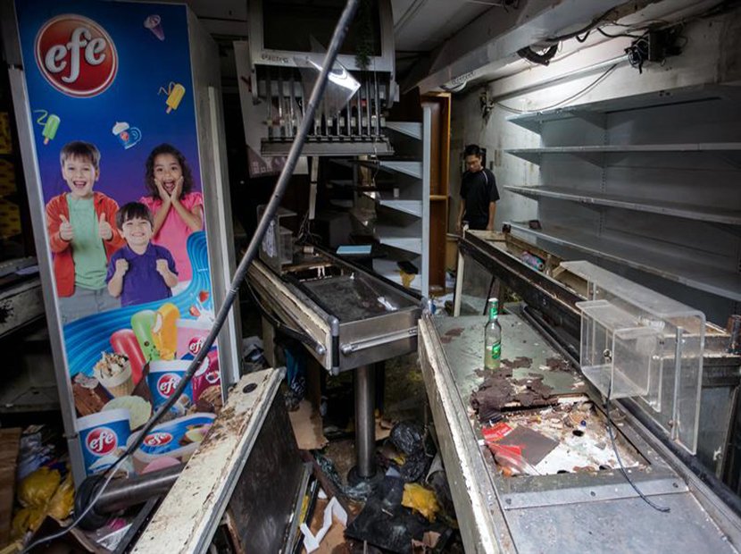 El_Cooperante's tweet image. “Mi niño quedó pegado de una vitrina”, dijo familiar de electrocutado en saqueo de El Valle ow.ly/yLlY30b6vmo