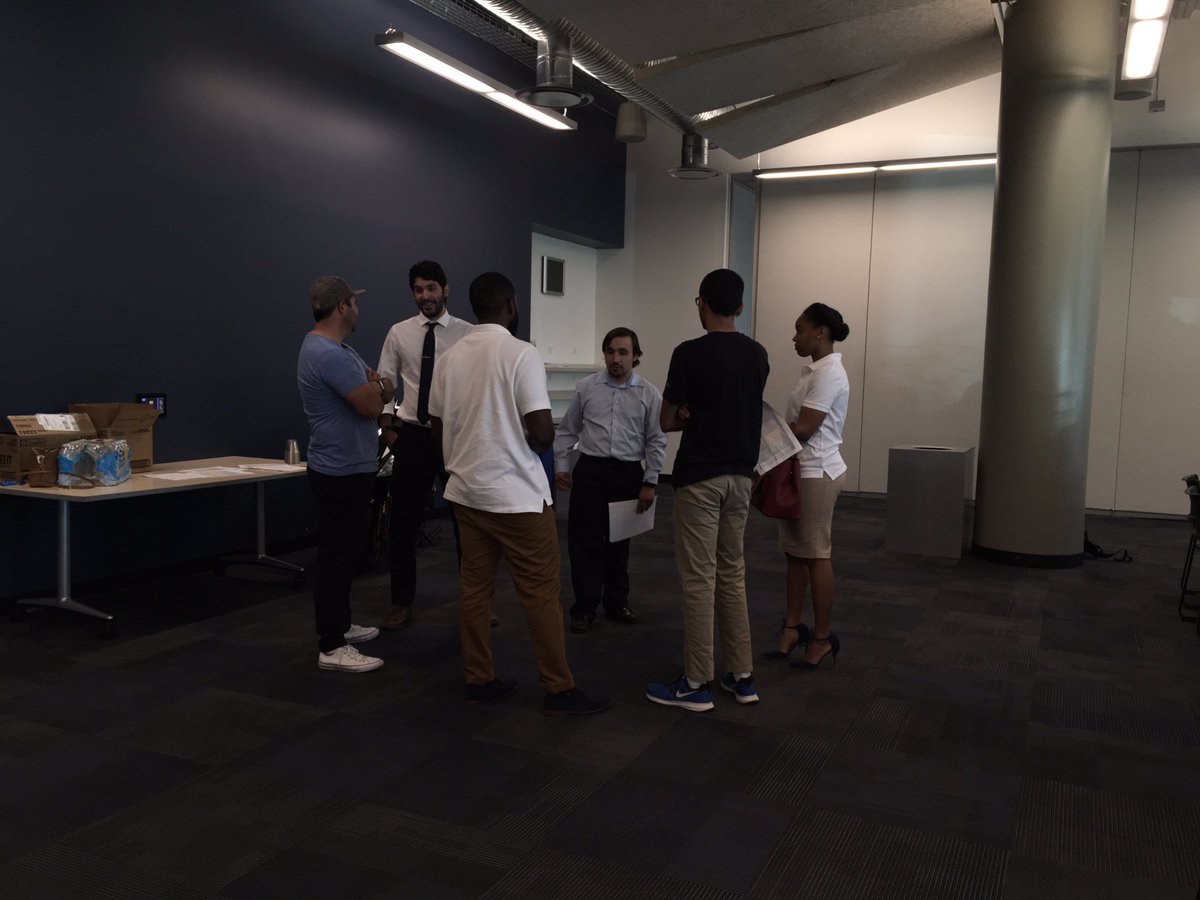 EntrepreneurASU's tweet photo. Venture Devils collaborating at #ASUDemoDay2017! https://t.co/1ug3K64Xxk