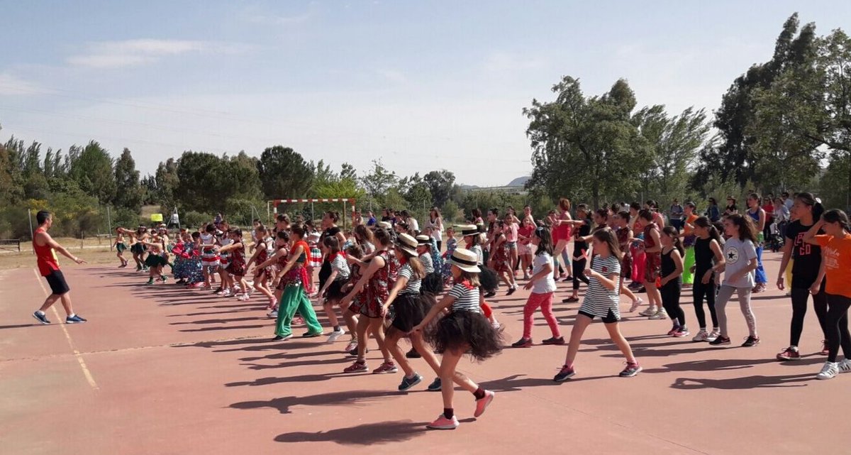 CPBoscoMerida's tweet photo. Magnífico seguimiento de las actividades de la Jornada MUJER Y DEPORTE, @CPBoscoMerida . Gran ambiente.
@ayto_merida @FJyD @SalesianoMerida https://t.co/Y3Sa4eZId6