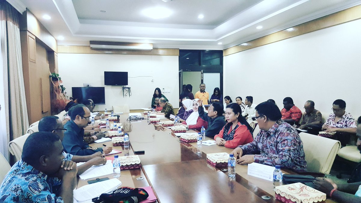 fahiraidris's tweet photo. #JadwalSenator Kunjungan Kerja #BAP Badan Akuntabilitas Publik @DPDRI ke Kantor Gubernur di Jayapura #Papua ⚘ #21april2017 (2) https://t.co/m8Af3bhxhc