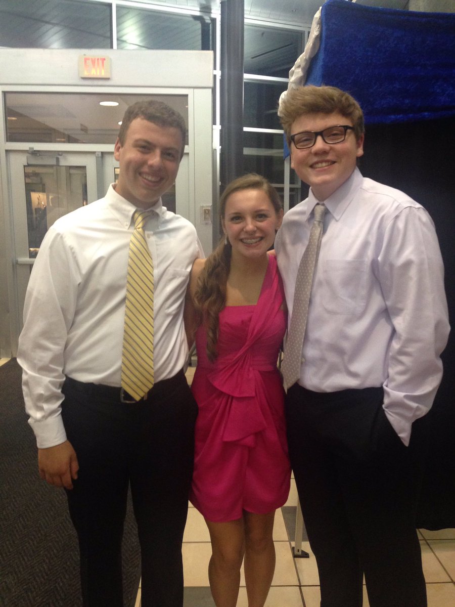 jarmbrust_'s tweet photo. HBD Jahn!! Hope ur day is 5/5 lol #getit #ap5ever #itscalledcheating #mittens #globandgo @jjking7777 https://t.co/tvidO2tXEc