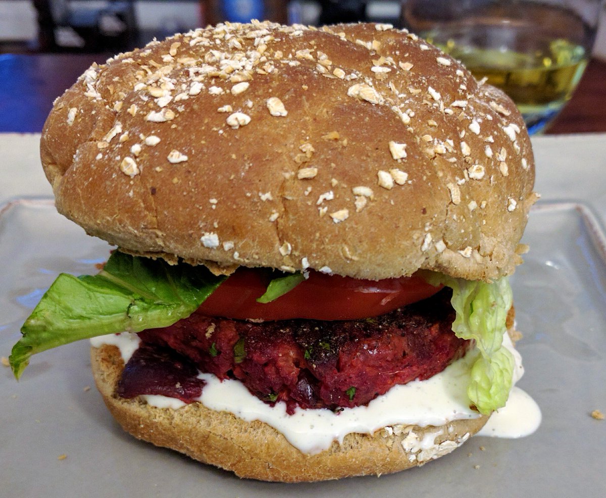 HelloPeppers's tweet photo. Beetroot Burgers with Garlic Aioli! #yummy https://t.co/rM31FYNlvR #healthy #dinner #food #hellopeppers #recipes #burger #lifestyleblogger https://t.co/YIXnT72LWx