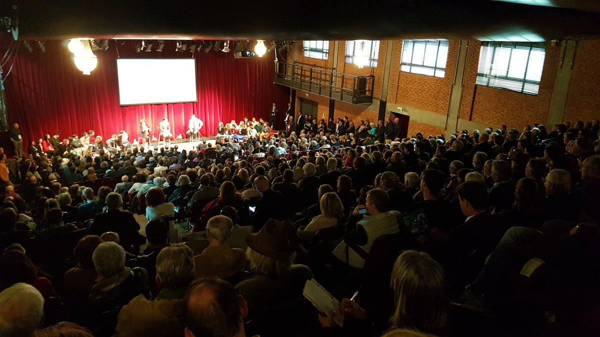 ennebert's tweet photo. I venerdì sera differenti di una bella serata con la propria comunità politica.
#avantinsieme #incammino #Renzi #PrimariePD #PdMilano #02PD. https://t.co/H3VkE6GUeC