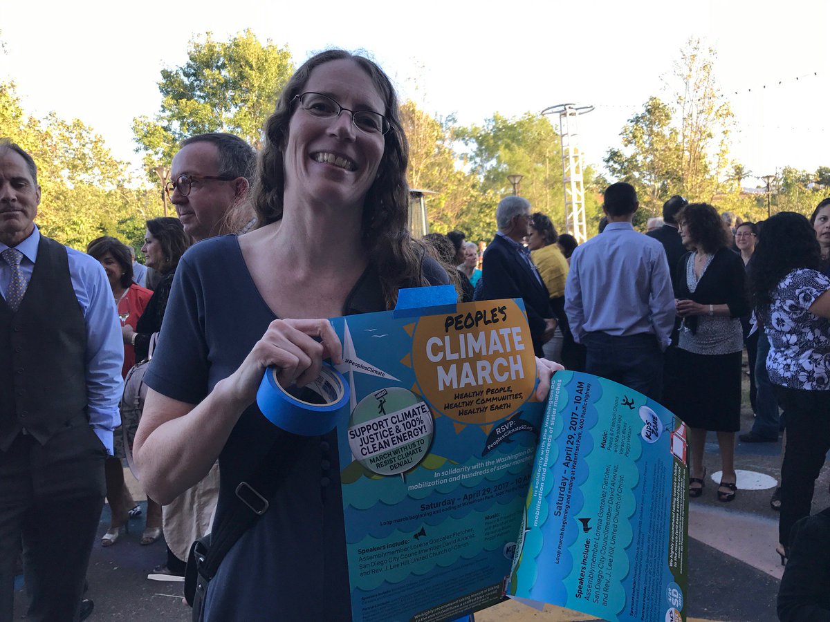 EHCSanDiego's tweet image. When @SanDiego350 comes to your annual awards celebration, they come like this. Naturally. #PeoplesClimateMarch #YoSoyEJ