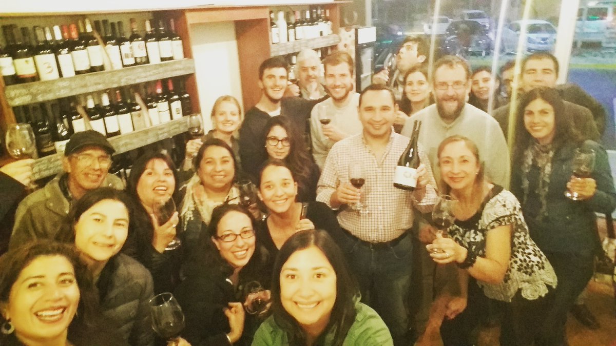 del_boutique's tweet photo. #ViernesDeCata junto a @arnofop1 @srtapaula1 Enjoy! https://t.co/iWoss8nLcP