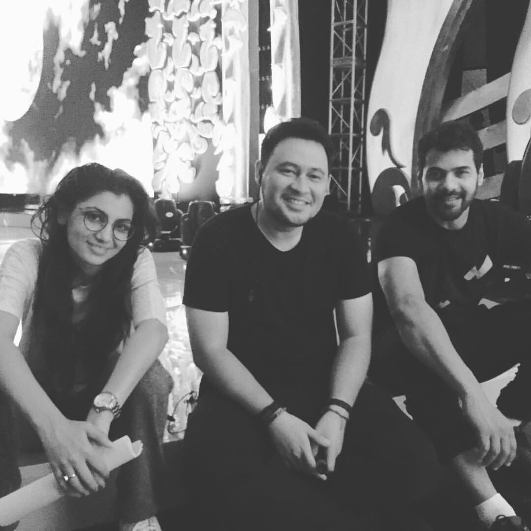 TeamShabirA's tweet photo. [PICS] #WELCOMEABHIPRAGYA 🇮🇩❤️
Rehearsal for Melodi Lonecng Cinta #sritijha #shabirahluwalia #kumkumbhagya
📷: @ dewio , @ fariedhassan13 IG! https://t.co/qtivKnJbJw