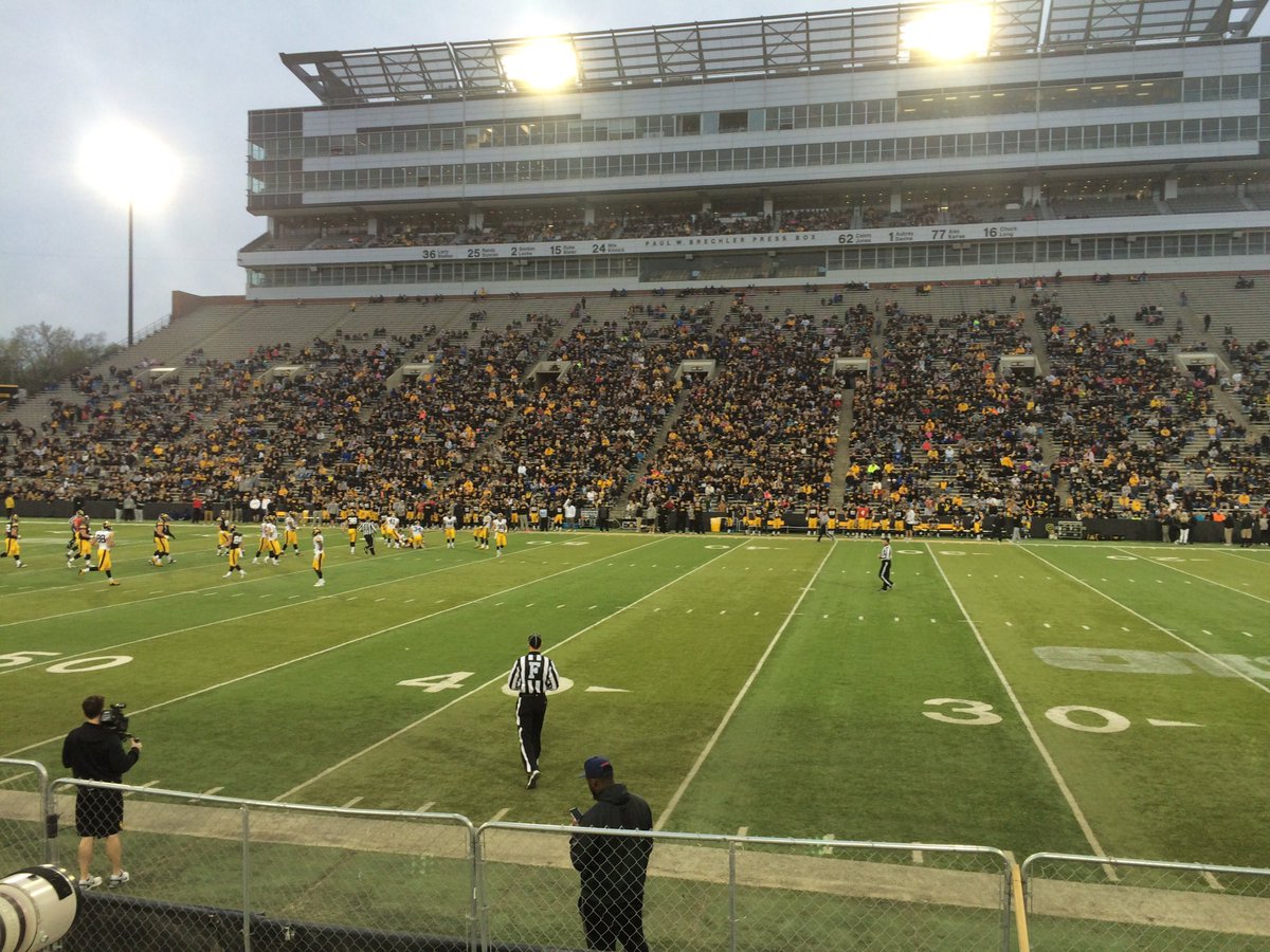 PatCBS2's tweet image. Good crowd of Hawkeye fans at Kinnick for tonight's spring game