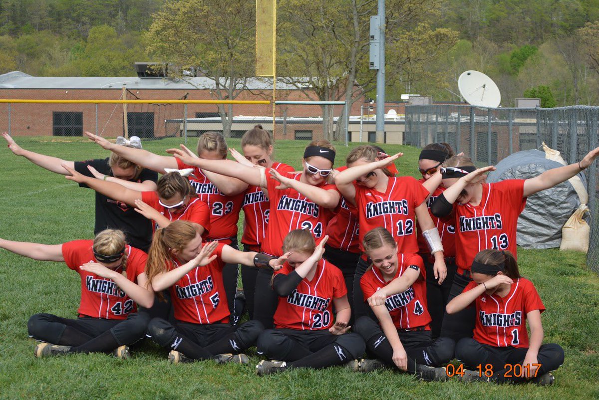 josey_lackey's tweet photo. another W!!!!!!!!! THESE GIRLS ;) ready to take on Auburn Monday 😈🤑⚾️🙌🏻 #noncomplacent #powerdab #facepalmon3 https://t.co/XE81ilkHVr