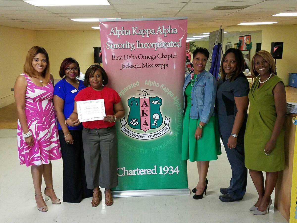 BDOAKA's tweet photo. Recap of our Financial Forum at Operation Shoestring. 💚💞💰 #AKA1908 #BetaDeltaOmega https://t.co/CVoYdqyTfP