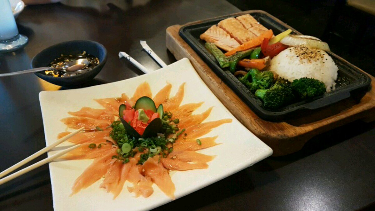 ro_alex's tweet photo. A comer rico que desde hace tiempo no comía en Mr. Sushi (@ Mr. Sushi bluebamboo) https://t.co/vc2txbVRku https://t.co/sgGPlB073l