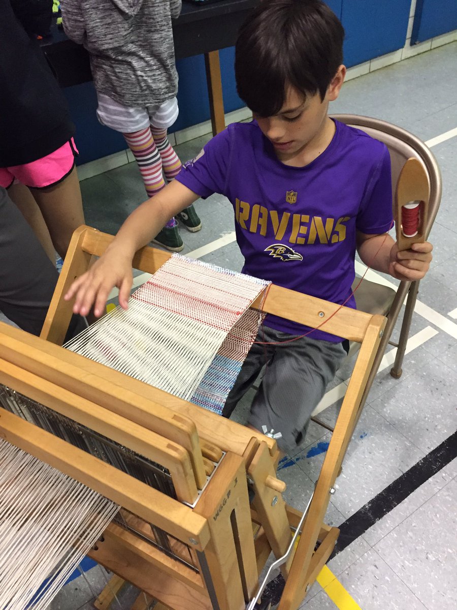 KHarmon17's tweet photo. Light painting, vex robots, hovercrafts, slime, looming, sock puppets...Thx @PeggyKoenig @esloan321 @quinnbcps @Cookgr4warren #HESmakes https://t.co/KSg2EmitVP