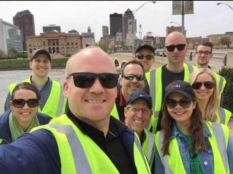 JLLDesMoines's tweet photo. JLL peeps participated in #trashbash2017 in the East Village. #lovetheearth # JLL EarthWeek https://t.co/lI97gWwdCH