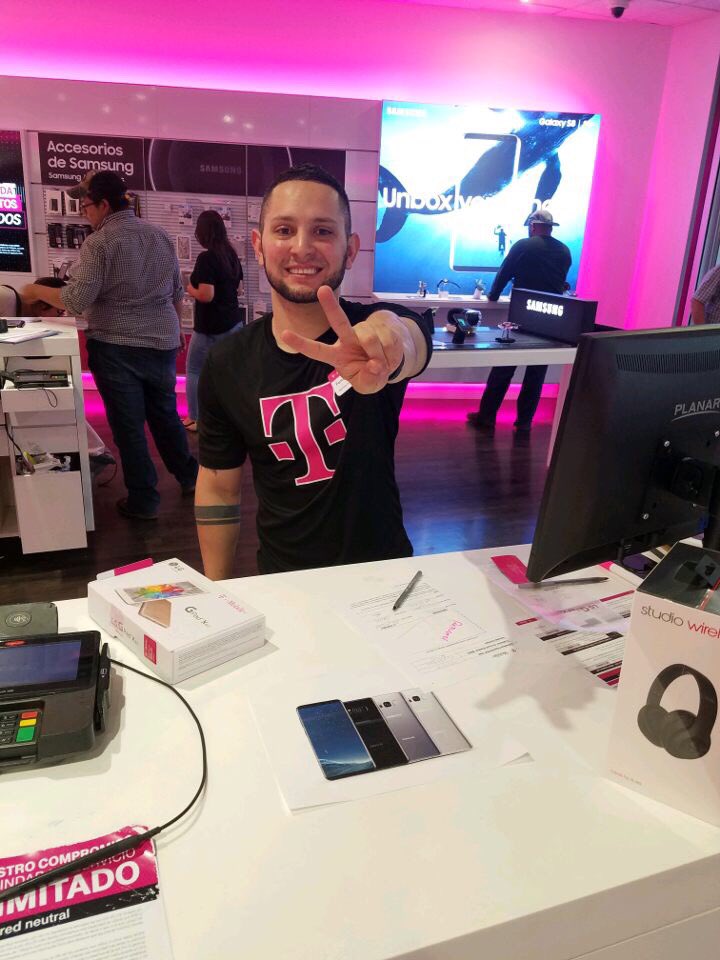 deegstweets's tweet photo. @ARod_013 antoha two  #S8Launch #45Savages #College #HoustonSouth https://t.co/P3SyaEKobL