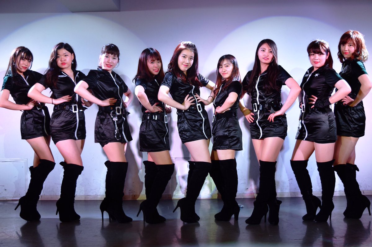 法政大学chumuly 少女時代 Hoot ちゅむりーでは毎回少女時代を披露していますが 今回は隠れたあの名曲です 不思議でキャッチーなメロディーと個性的な振り付けが特徴です メンバーで揃えた手錠付きの衣装もとても可愛らしいです