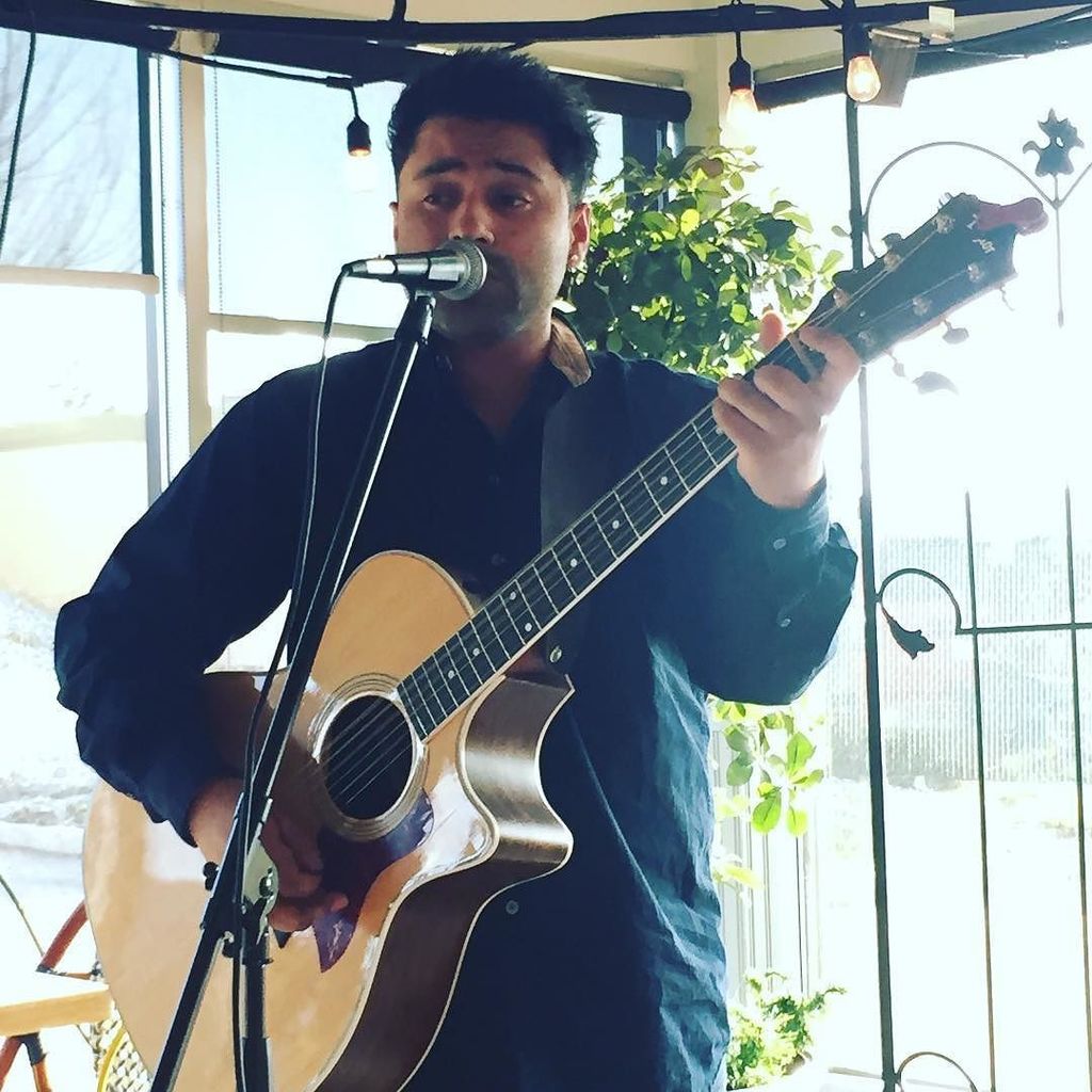 Armando Barahona is at Cravings tonight! #yyc #yyclife #yycmusic #yycnow #happeningnow #conqueryourcravings #cravings #cravingslife #livemu…