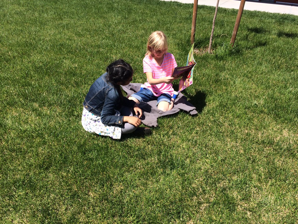 hopemortimer10's tweet photo. Reading with your third grade buddy in the sun is always a good idea! ☀️ @SusieSteinlein #ncsstar https://t.co/dEu7juW8dL