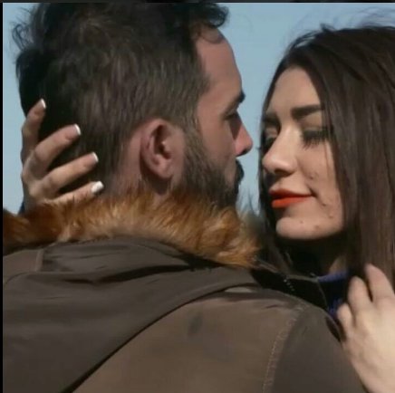 AyEmElizabet's tweet photo. Ruhun bende kalmış gözlerin bende BirBedende AşkOnAy https://t.co/MCiuBufvIt