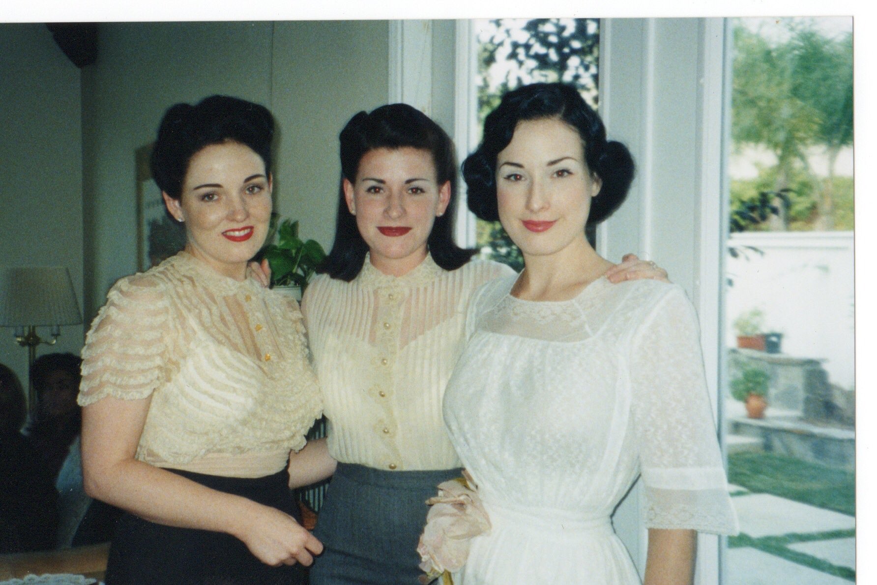Jena Von Teese on X: Flashback about 20 years with my sisters!  @SarahASweet @DitaVonTeese t.co4qQvjUJSI9  X