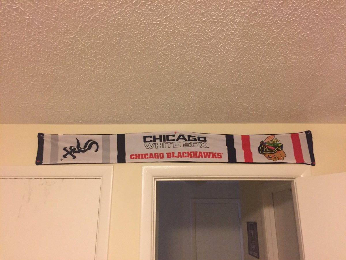 TheBennettK's tweet photo. Hey @asmoss92 I'm like a real soccer fan now #LookAtMyScarf #WhiteSoxFC #BlackhawksUnited https://t.co/Q40CY0Wgis