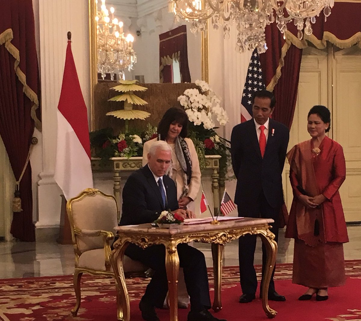 VP45's tweet photo. Honored to visit with President @jokowi to share @POTUS Trump warm greetings &amp; reaffirm our strategic partnership with Indonesia. #VPinASIA https://t.co/TMAzL6rU5n
