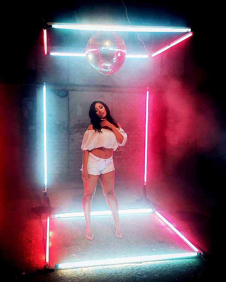 DirectorAce's tweet image. BTS Of My Last Music Video Setup! Directed by me Gaffered by @run__light 🔥🎬🎥 #Director #Actor #Bollywood #Hollywood #FilmMaker #BTS #London