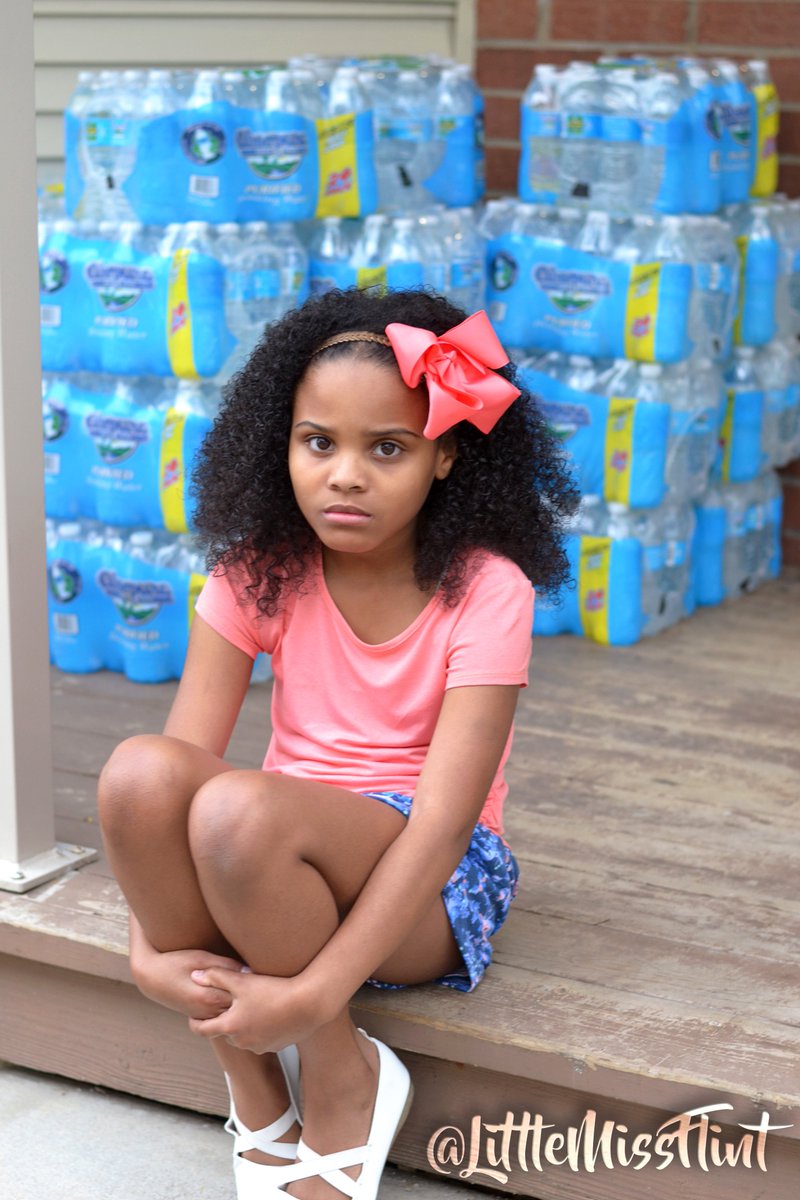LittleMissFlint's tweet photo. #BuildtheWall is a thing now?!?!
Well Flint has been without clean water for 1,090 days
How about #FixFlintsWater 
#CleanWaterOverWalls https://t.co/j6OVLIJimz