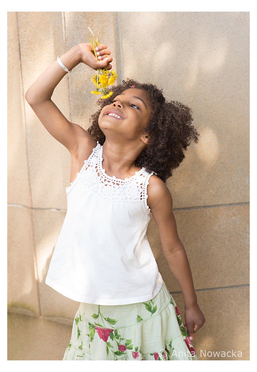 anitanow's tweet photo. Singing to wild flowers. #Seattlechildphotographer #Seattleportraitphotographer https://t.co/56eEHn9vls