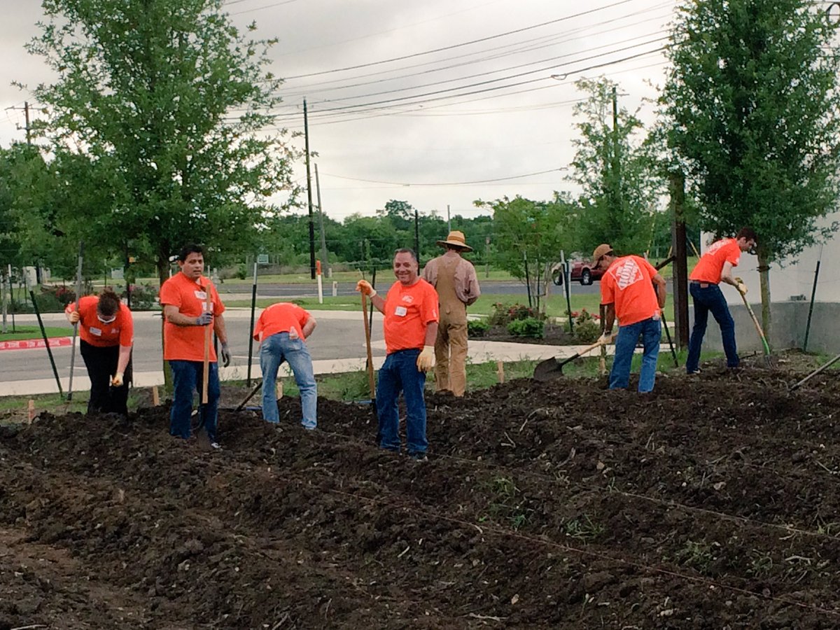 ChristinaTHD's tweet photo. Go 6542 hard at work #foodbank ATX creating the foundation of a garden #giving back https://t.co/slD0JuVv4A
