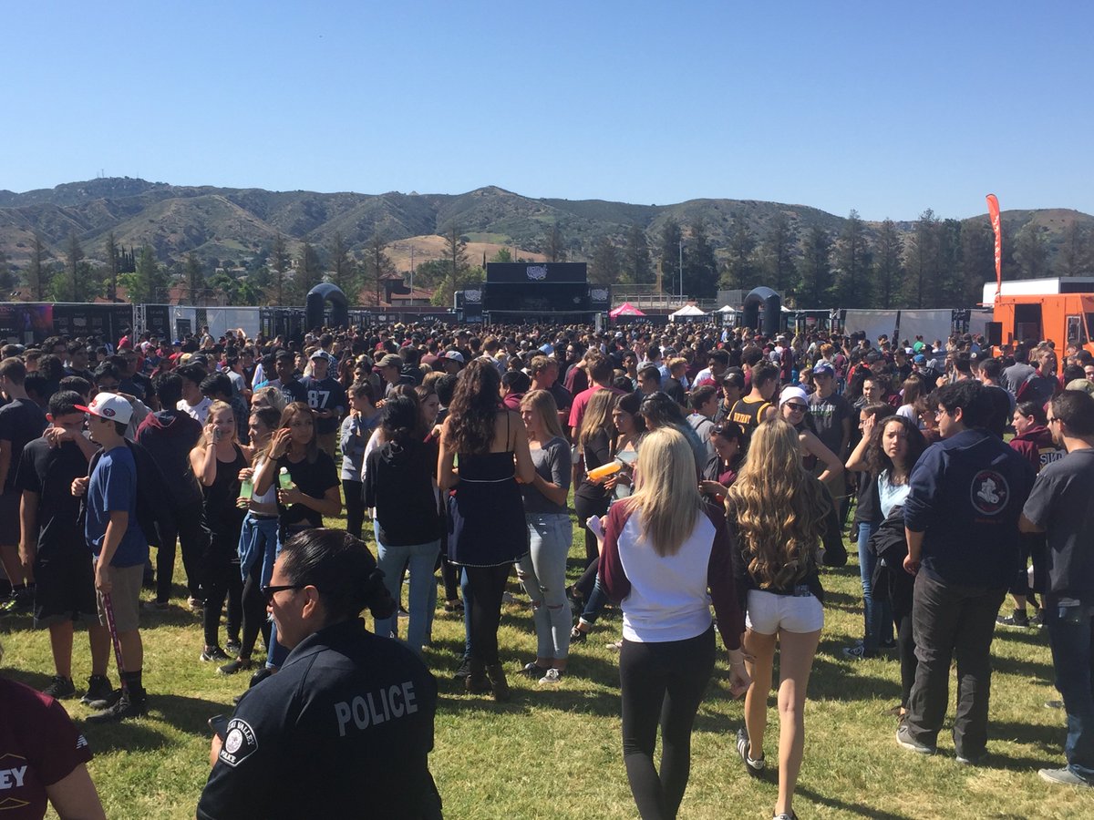 SVHSCounseling's tweet photo. Thank you #HighSchoolNation for coming to #SimiHigh! What an amazing day for the Pioneers! @svhsmrmay @hanijyoussef @SvhsMaroonMob https://t.co/mHkRqFU8gA