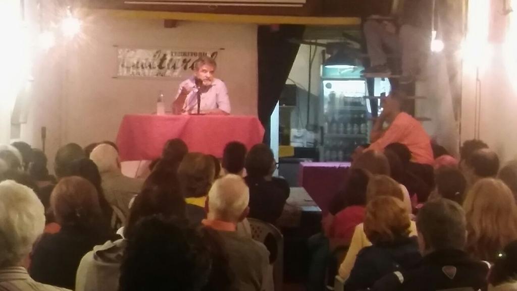 FilmusDaniel's tweet photo. Ahora, en @tclacortada de #Hurlingham, estamos presentando el libro 📚 #PensarElKirchnerismo https://t.co/wtXQF8JsWX