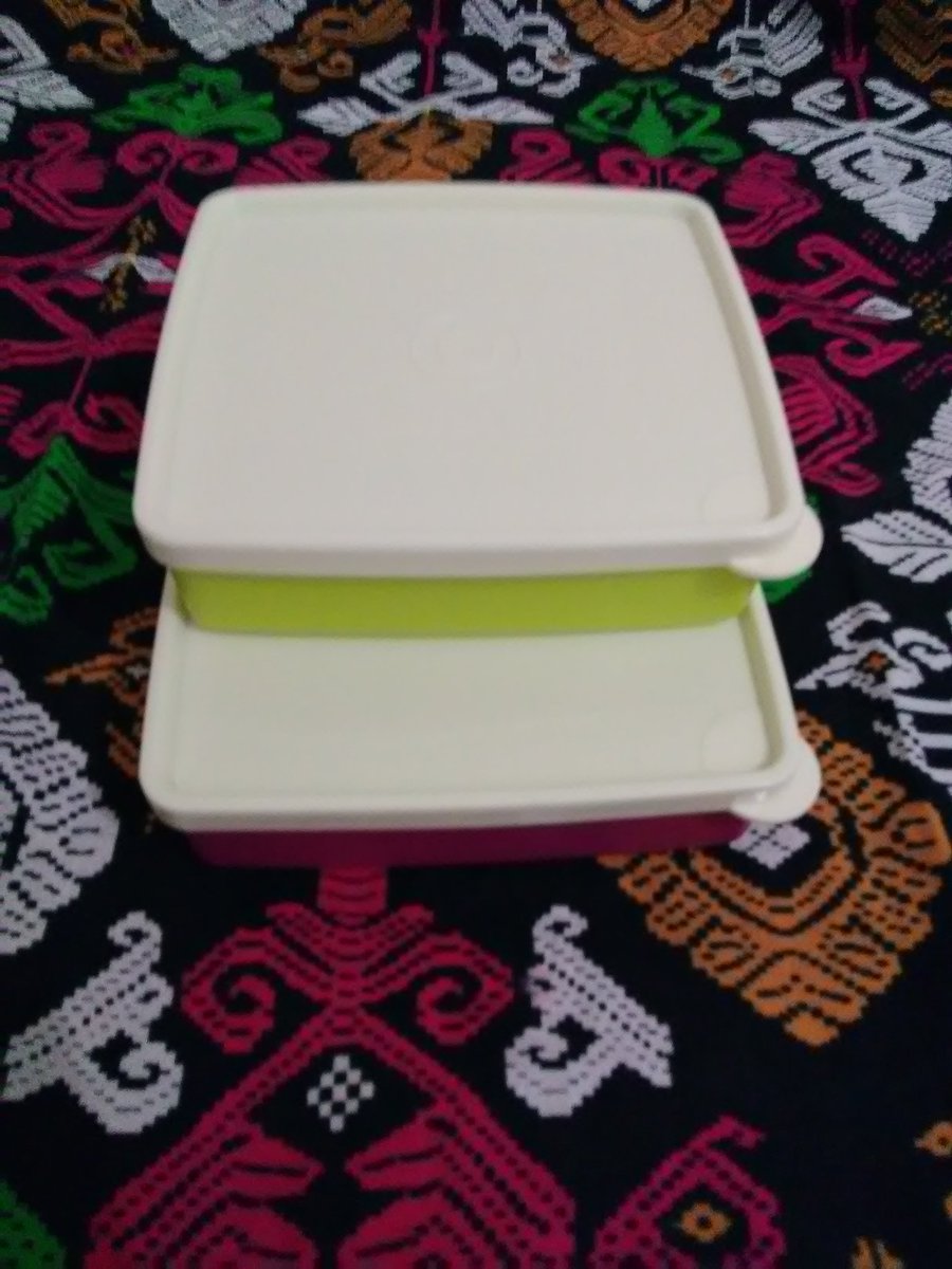 tar_wiwi's tweet photo. Terima kasih @tupperwareID hadiah #TupperwareFridgeFact minggu ke2 sudah aku terima. Berguna sekali unt sehari2 😊 https://t.co/5NMw7HC9eW