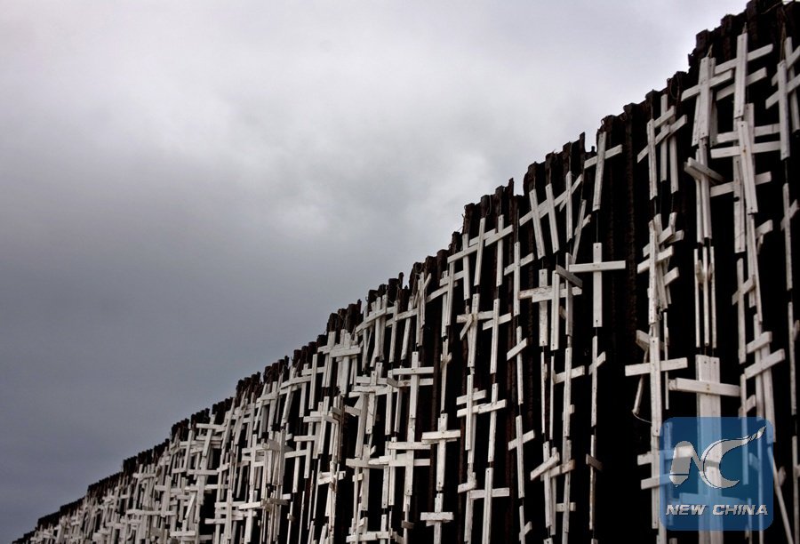 U.S. President <a href="/realDonaldTrump/">Donald J. Trump</a>'s border wall plan faces resistance from local legislatures xhne.ws/xyivg