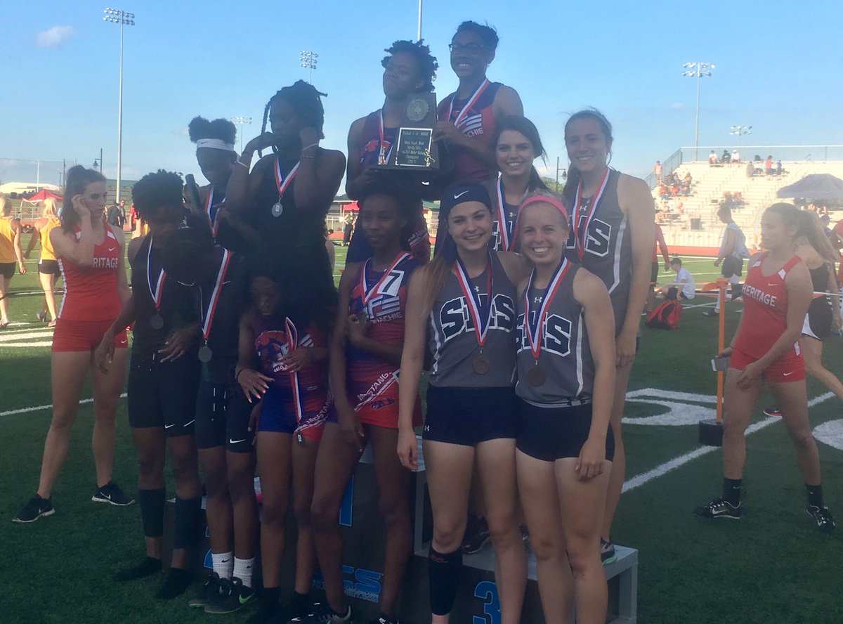 XTimbersSports's tweet photo. Bronze medals for Dem Bees! @Kristenpettit_6 @KyleePonder @Hailey_martin23 & Bailey McBee in 4x200 relay! #areatrack https://t.co/wBdE4pkV1X