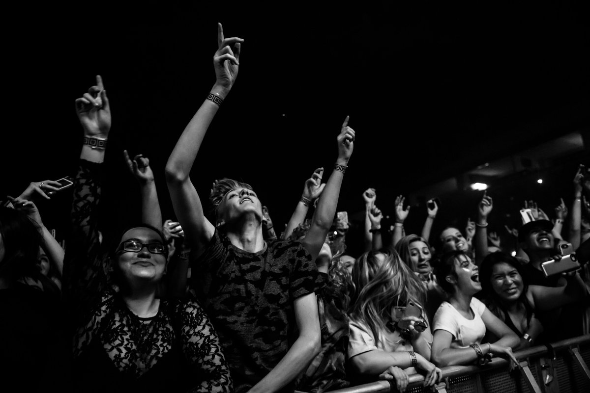 #CrowdShots of the @the1975 show in Allen, TX #the1975