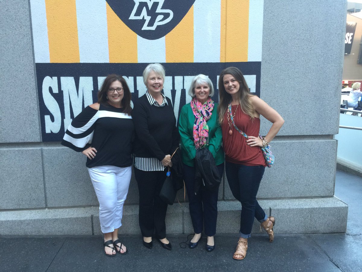 ugagirl74's tweet photo. Nite on the town with the mama's! #TweetCaroline #neildiamond50 https://t.co/OUp9qJJ3rt