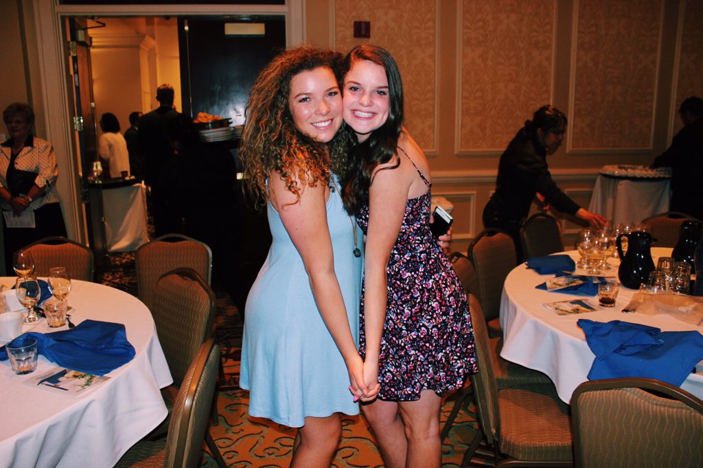 Molly__Claire's tweet photo. happy senior breakfast bc 29 days till graduation!!!!!!!! https://t.co/kZHz0g8gCI