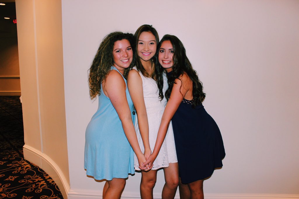 Molly__Claire's tweet photo. happy senior breakfast bc 29 days till graduation!!!!!!!! https://t.co/kZHz0g8gCI