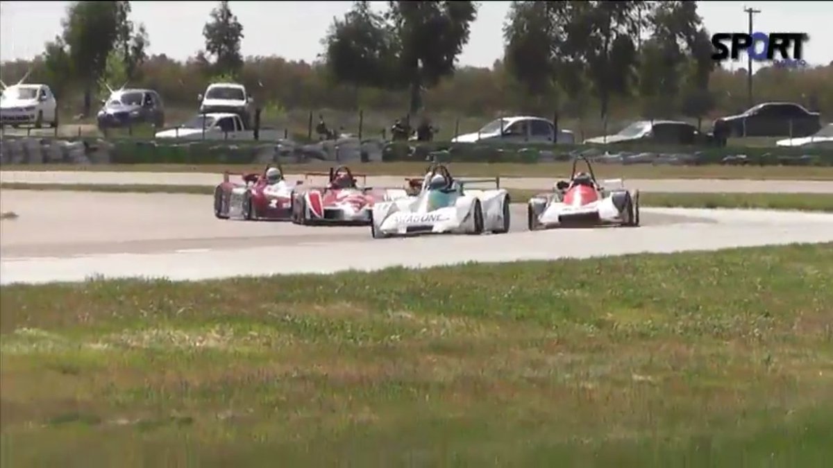 gustaricar2013's tweet photo. Mirando a los amigos de #SportaPleno Saludos desde Viedma @sportaplenook 
@frantarantinoo 💻🚗🏁👍 https://t.co/h7RU56MZUg