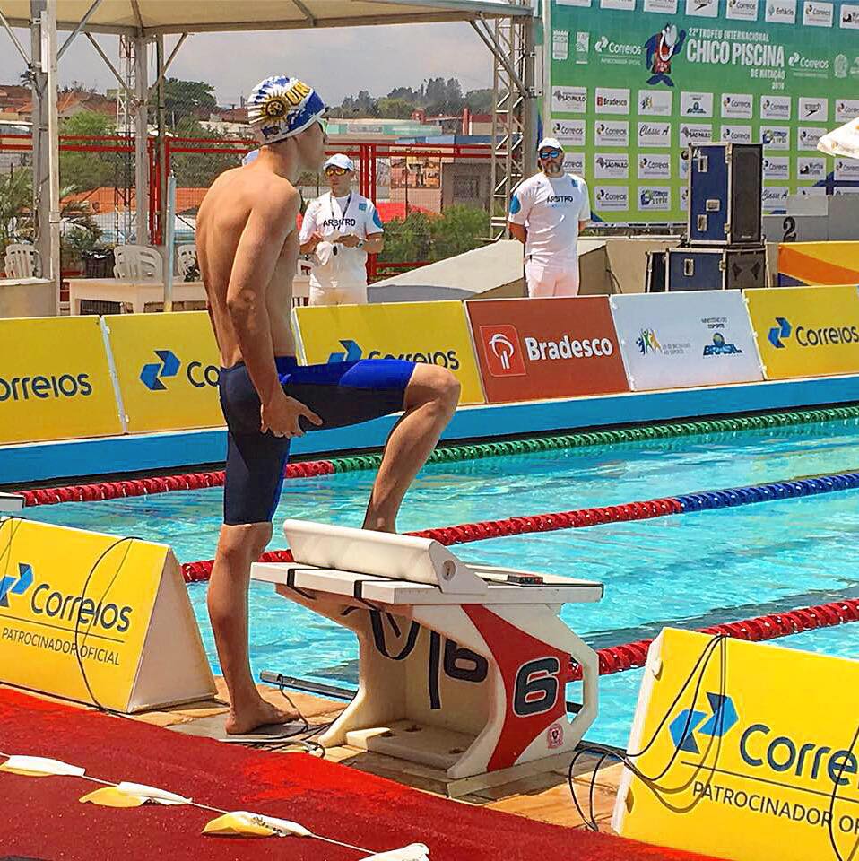 A_Cottini's tweet photo. #Natación Santiago Saint-Upery @santisaintt fue oro en Sudamericano Juvenil de Cali, en 100 m. pecho con 1:04.17 en juveniles "B". #Gigante https://t.co/lXWgW6VViJ