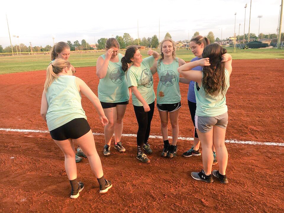 alainarhiann's tweet photo. i swear we only lost bc lindsey had a concussion #ItLookedLikeMyDinger #ItMust'veBeenMyDingersTwin https://t.co/7zstrJw8gq