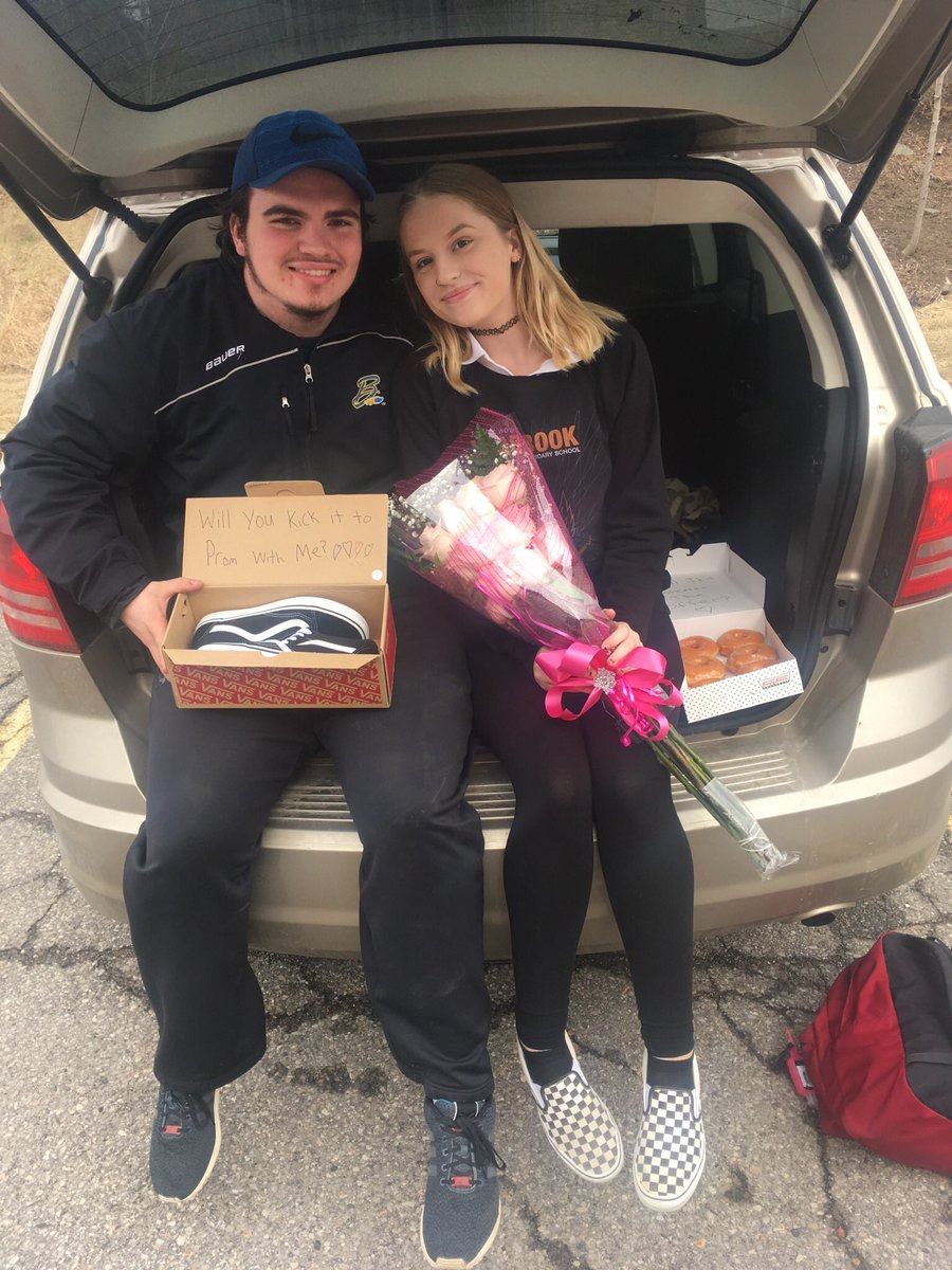 HockeyLetto's tweet photo. #promposal2k17 https://t.co/kRgovszvtN