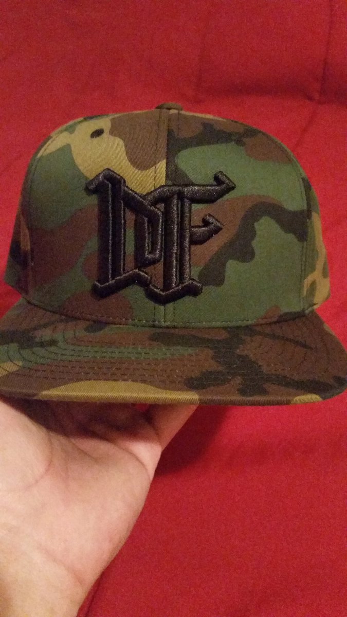 BrayanBasurto24's tweet photo. Siempre con el material más vergas amigo @TinoRifa
#attackCaps
PD. Ya saca Fractúbela para Spotify https://t.co/ojeqaW9kfT