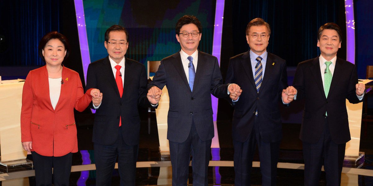 HuffPostKorea's tweet photo. 어젯밤 대선 TV토론 쟁점 3가지를 요약했다 
https://t.co/bRmHberuJC https://t.co/61znnmMatt