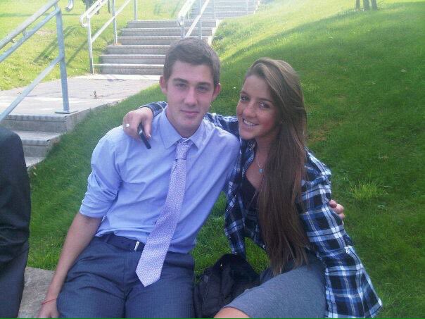 ShelleyCuks's tweet photo. @samsinger95 Replace it with our first couple pic #5yearthrowback https://t.co/GsQklvve8f