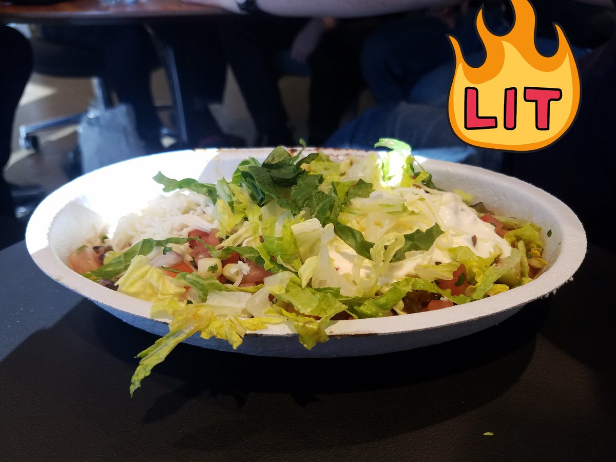 MyLifeHacks4U's tweet photo. I stopped eating #Chipotle after I got served with this. 😭 Response from employees unbelievable @ChipotleTweets https://t.co/nW9ET22cmr