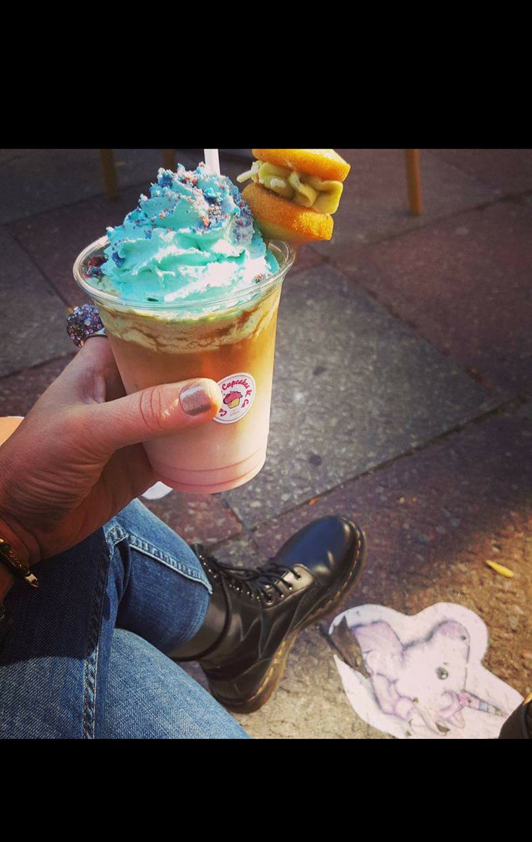 trishfesta's tweet photo. The one &amp; only 🦄latté @CutiePieCo 💖 #unicornlatté #originalunicorn #unicornfrappuccino #torontocafetour https://t.co/LxjPL2ujOA