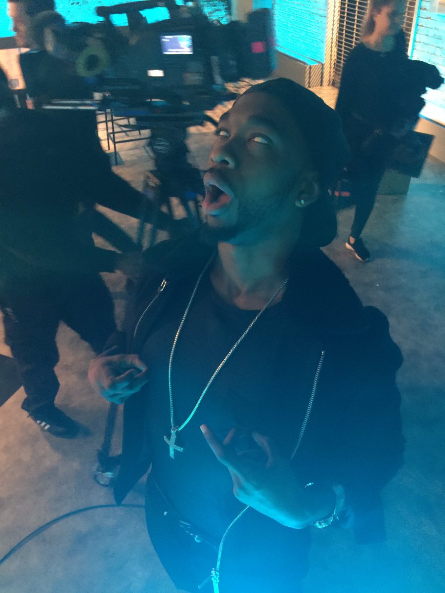 Tune into Beat Bobby Flay <a href="/FoodNetwork/">Food Network</a> @FoodNetworkCA May 4th to find out what I cooked that made <a href="/JayPharoah/">Pharoah</a> react like this. #cheflife