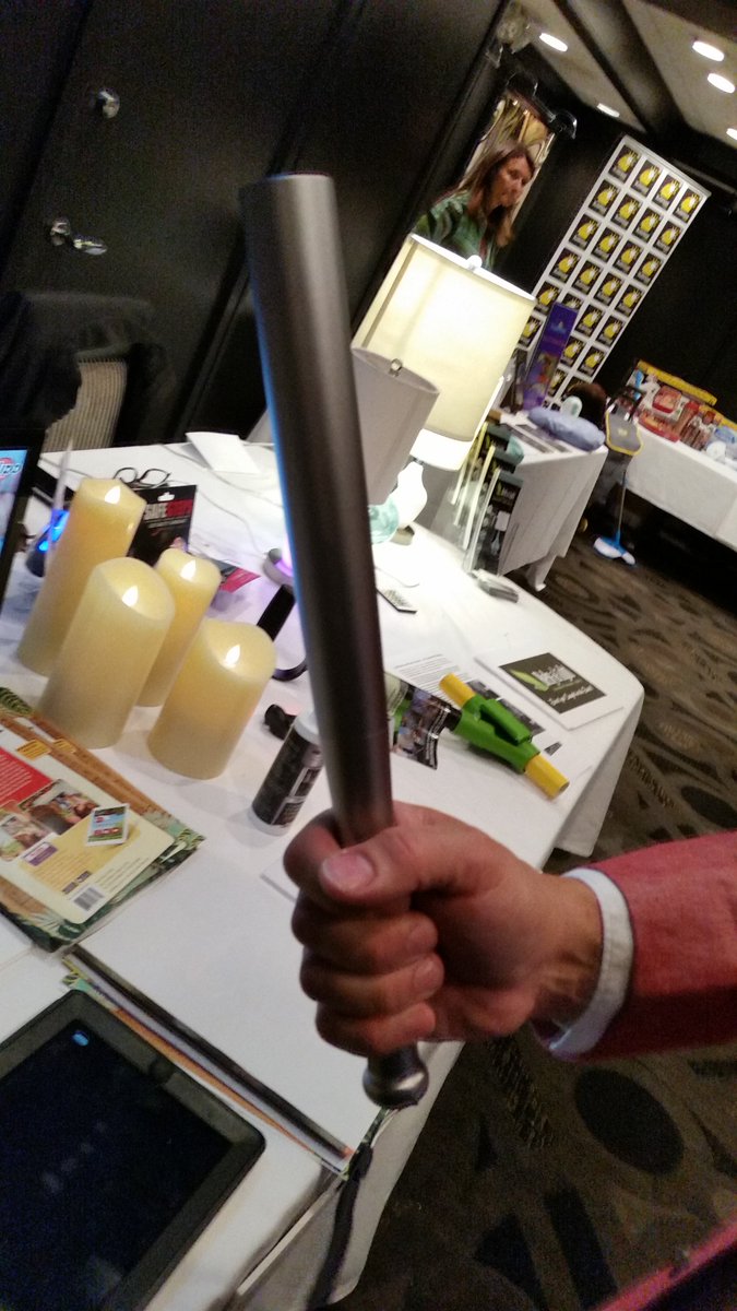 SweetsPlayLove's tweet photo. #FlipoSecurityLighting
When you need a light and have to get to your car at night! Mini Bat and light all in one for when u want security https://t.co/GjTunYZseV